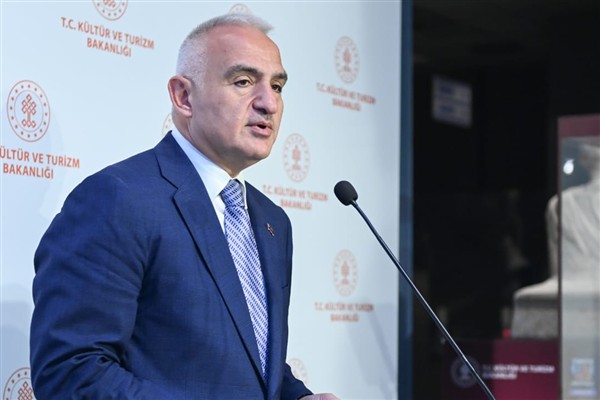 Bakan Ersoy: İlber Hocamız tarih bilincini toplumumuza kazandırdı